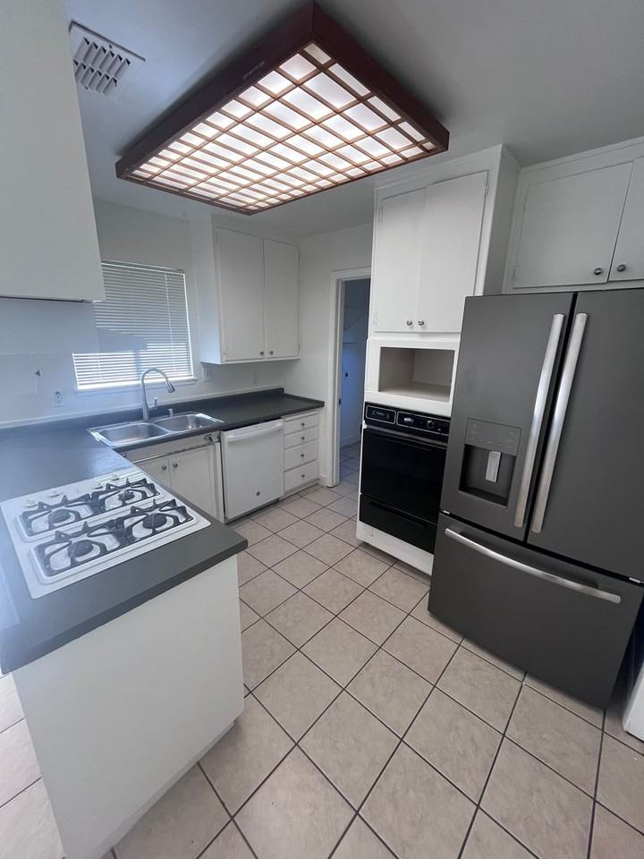 2035 Kellogg Way - Photo 2 of 10