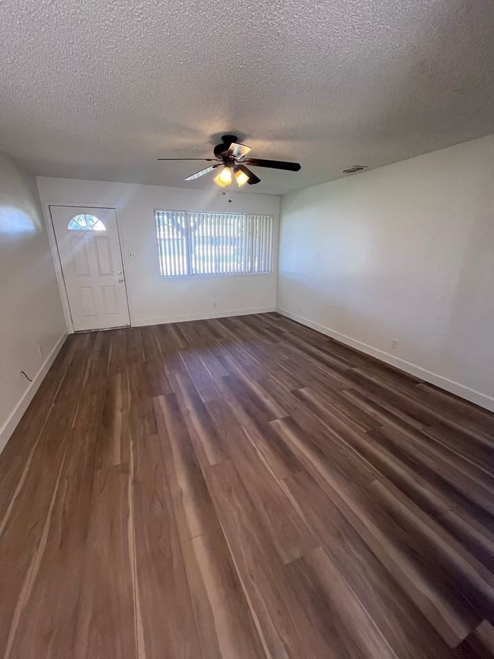 2035 Kellogg Way - Photo 4 of 10