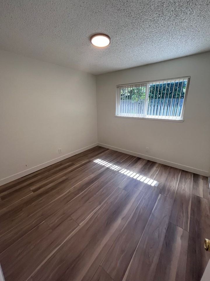 2035 Kellogg Way - Photo 6 of 10