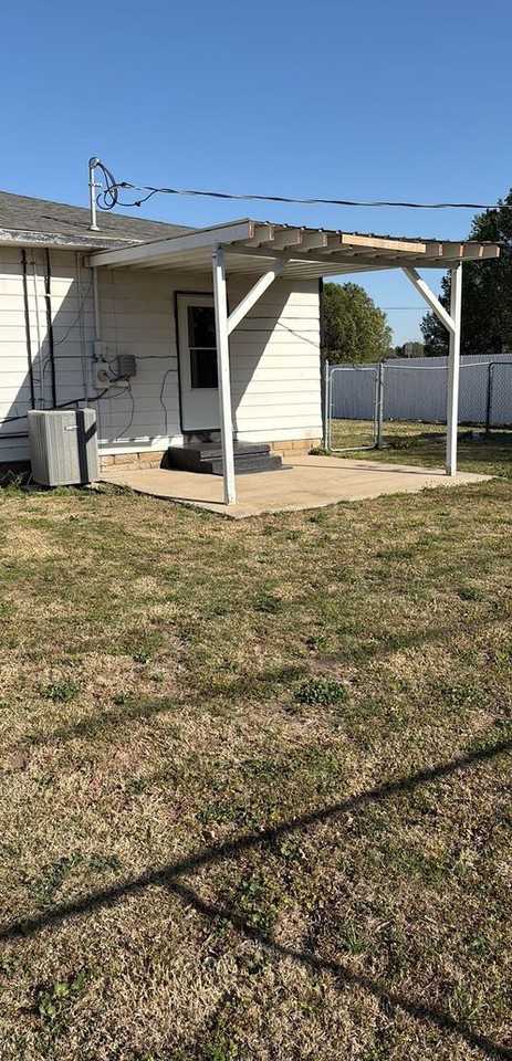 2928 N Washington St - Photo 3 of 12