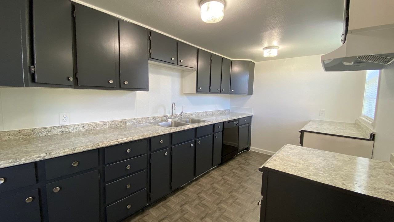 1504 Glenwick Dr - Photo 5 of 13