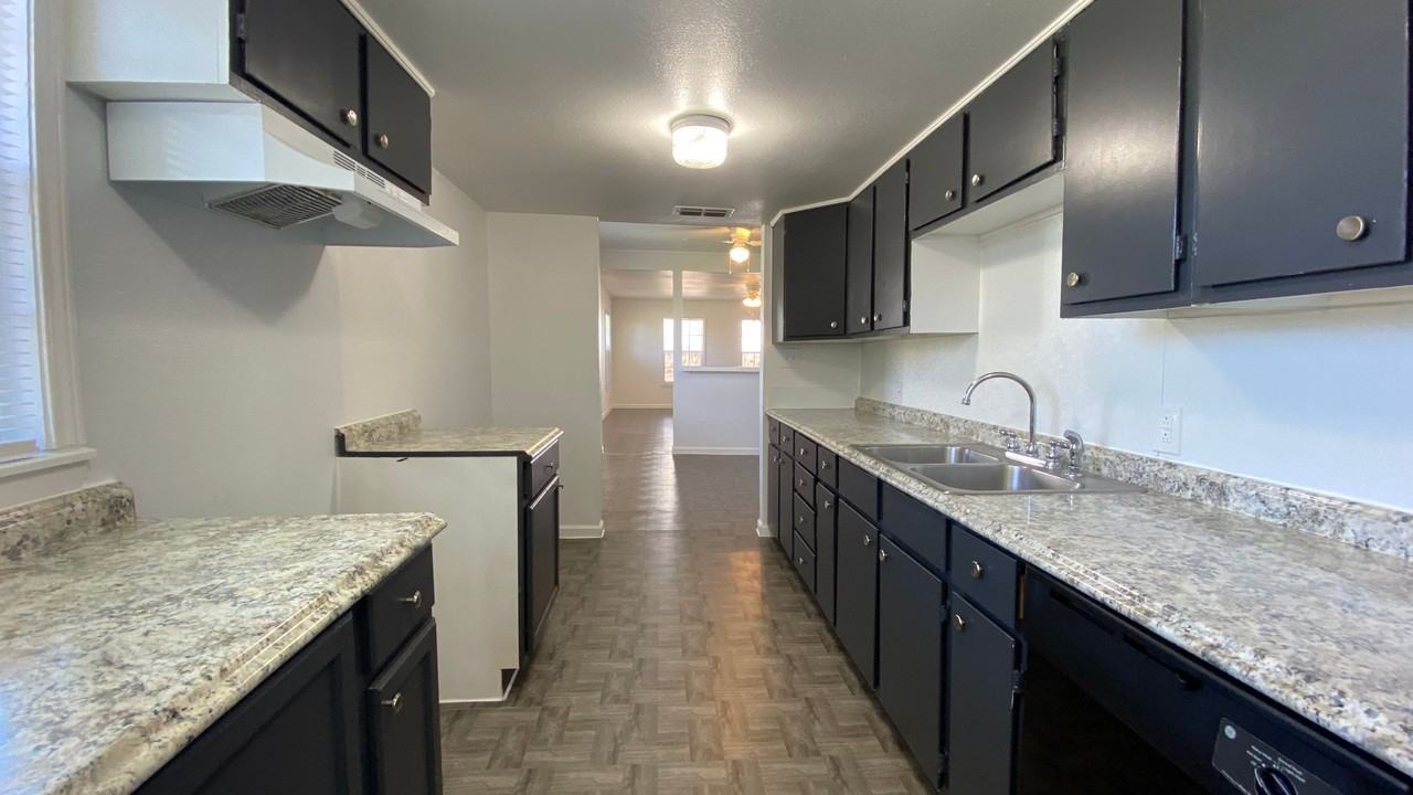 1504 Glenwick Dr - Photo 6 of 13