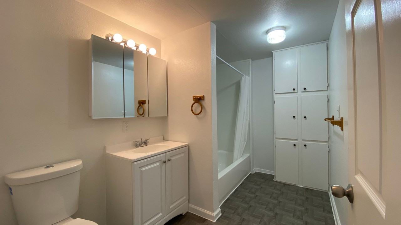 1504 Glenwick Dr - Photo 7 of 13