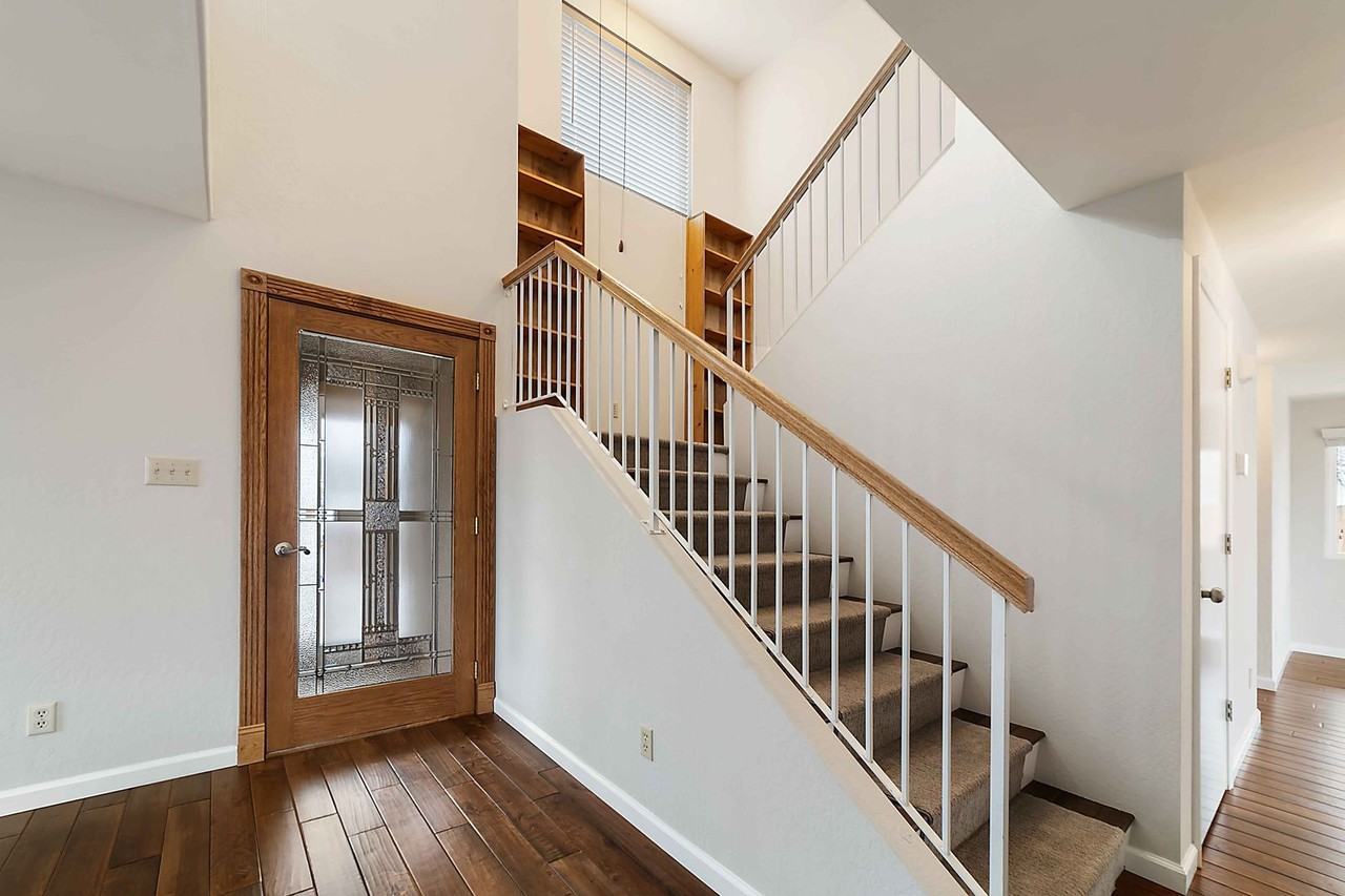 1642 Calusa Ln - Photo 2 of 33