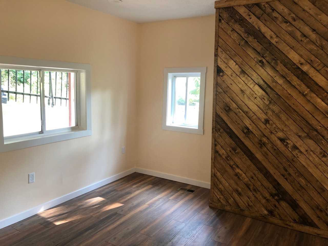 213 Traymore Ave - Photo 2 of 18