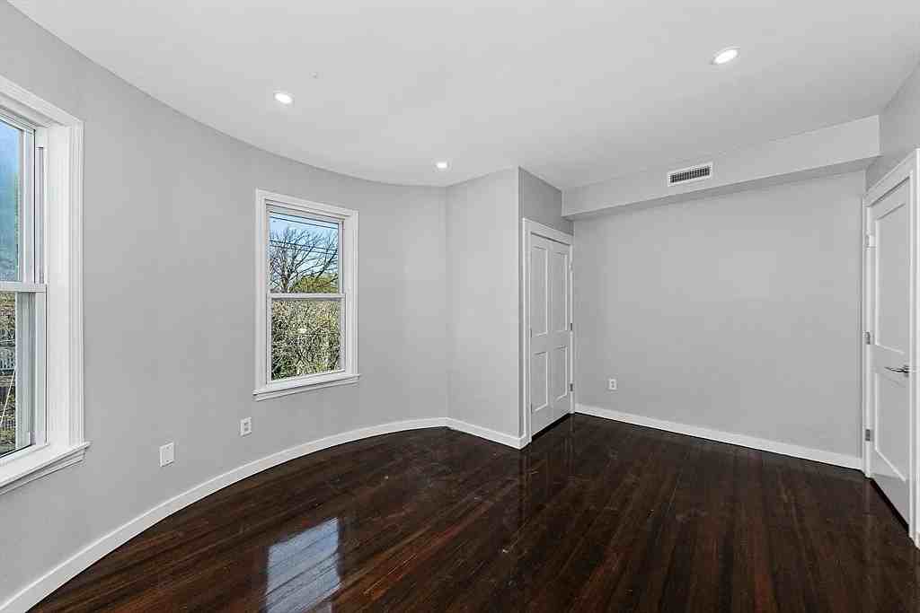 19 Chase St #2 - Photo 4 of 6