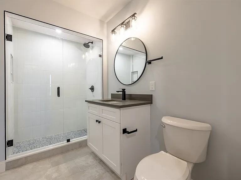 663 Columbia Rd #3 - Photo 4 of 6