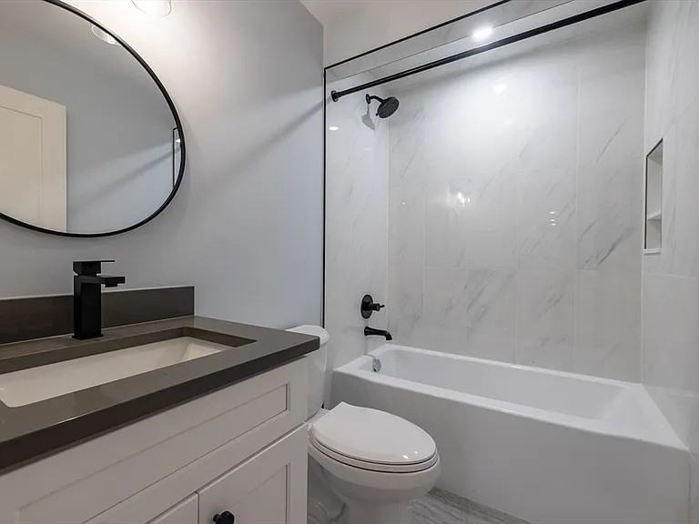 663 Columbia Rd #3 - Photo 3 of 6