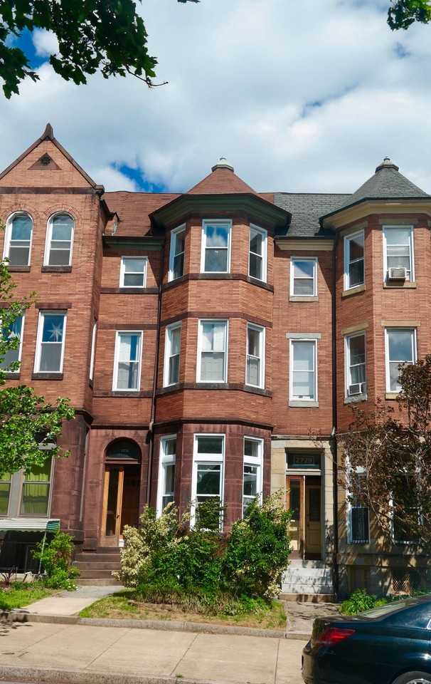For Rent: Charming Living on St. Paul Street MD 21218 – Your Urban Retreat Awaits! - Photo 2 of 20