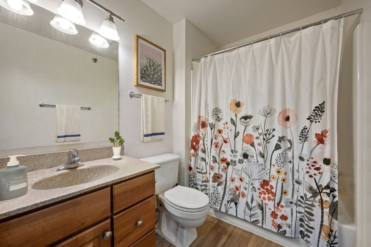 Wilshire Manor Associates, LLP - Photo 6 of 32