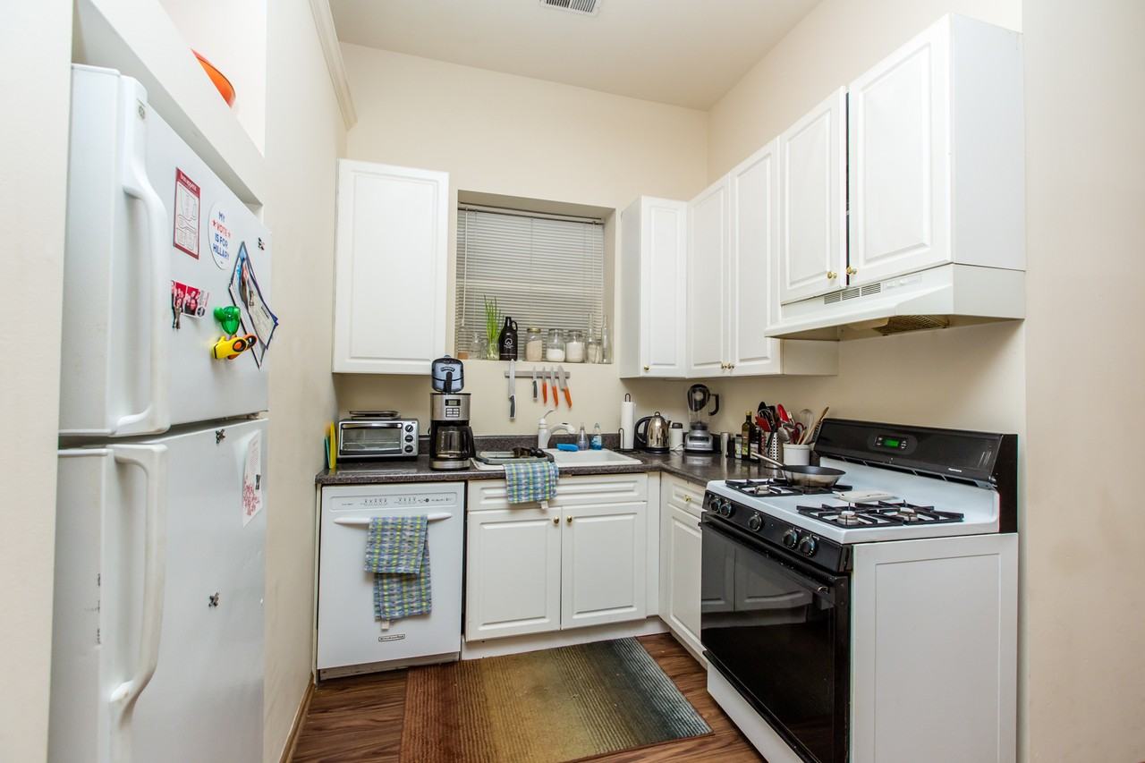 w1: 1250 Greenview - Photo 3 of 33