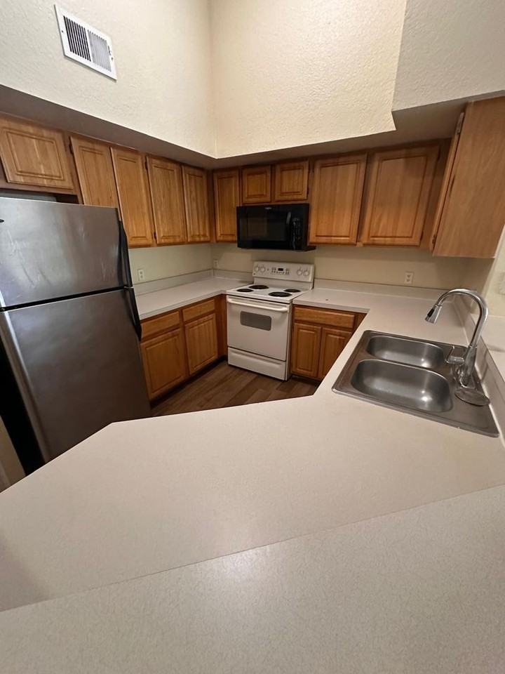 13013 Mulberry Park Dr - Photo 3 of 15