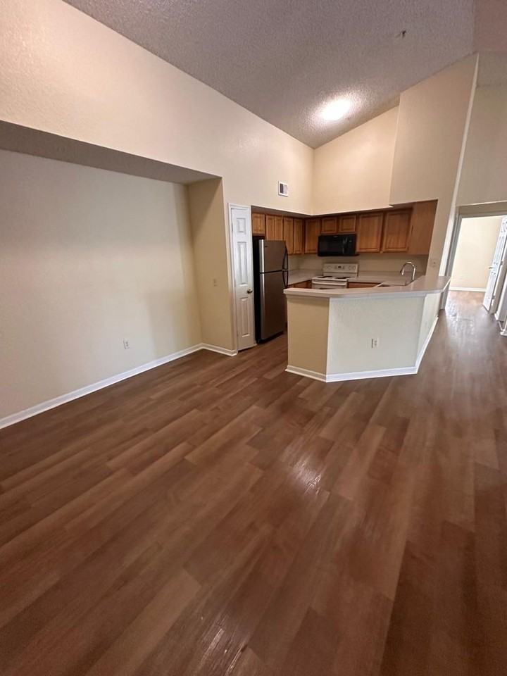 13013 Mulberry Park Dr - Photo 4 of 15