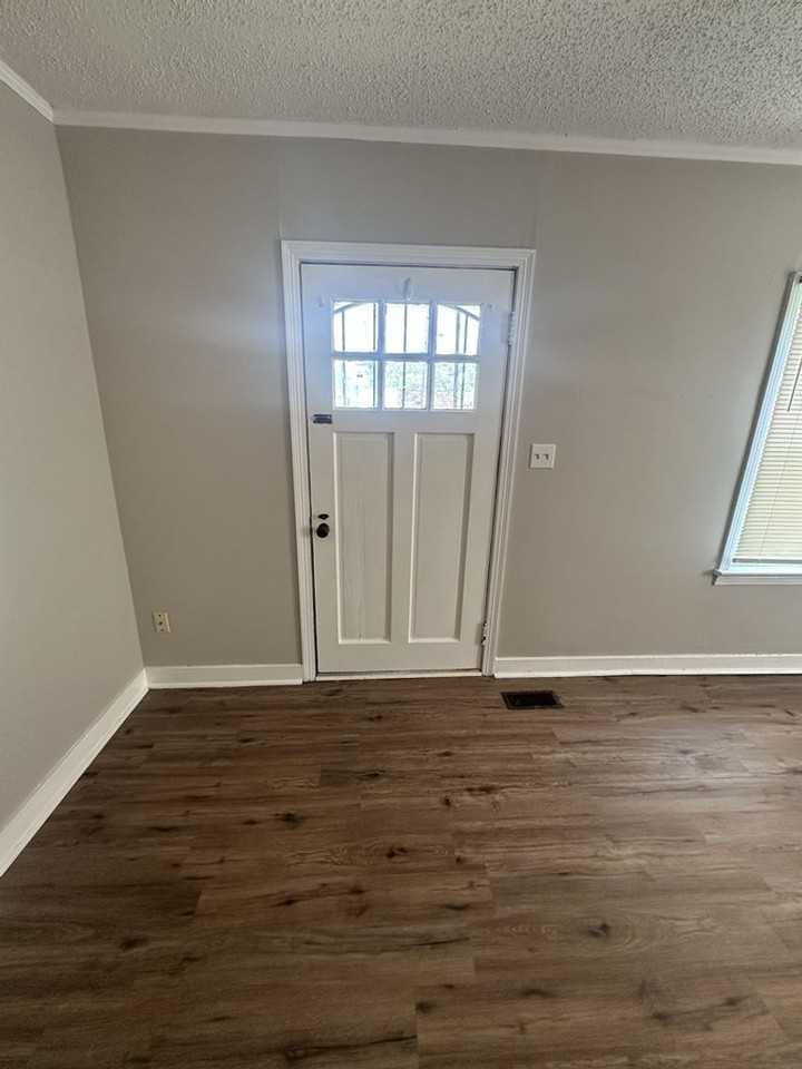 505 Flegal Ave - Photo 5 of 13