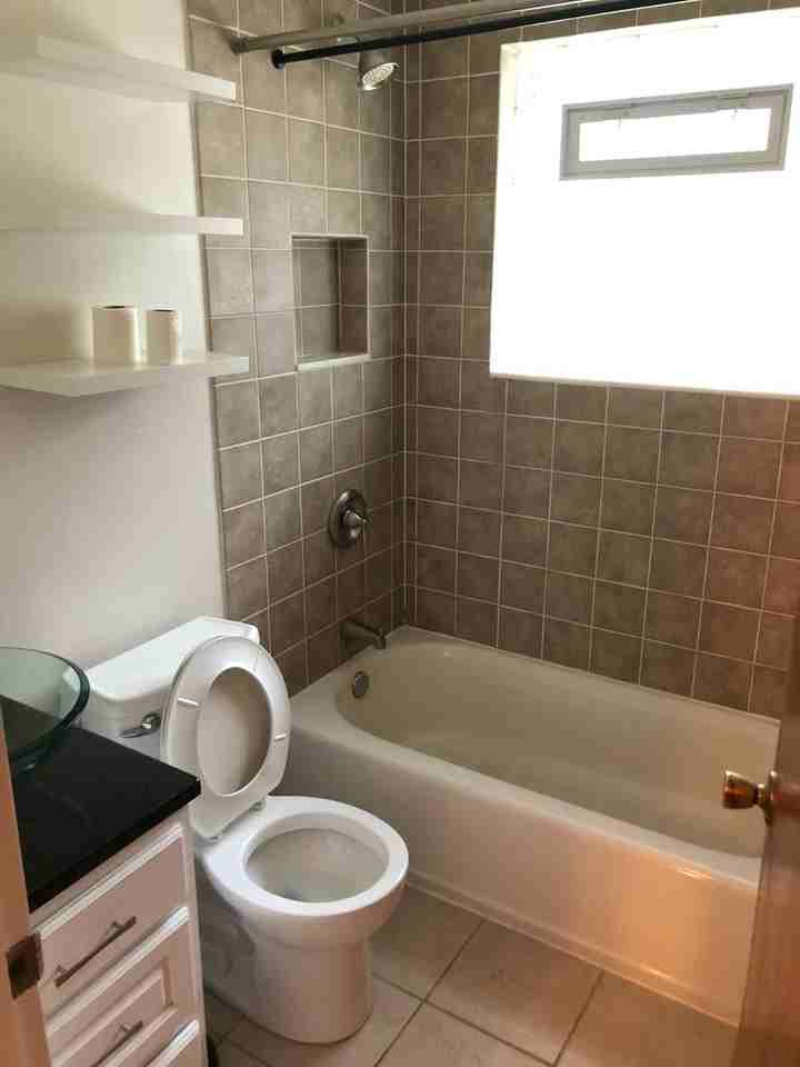 454 Warner St - Photo 4 of 8