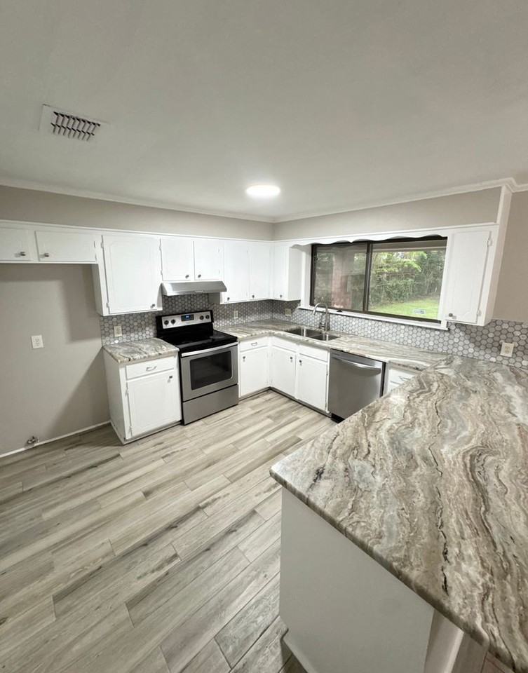 8304 Kingston Rd - Photo 2 of 10