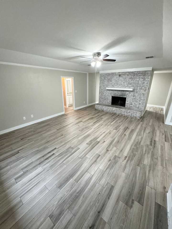 8304 Kingston Rd - Photo 3 of 10