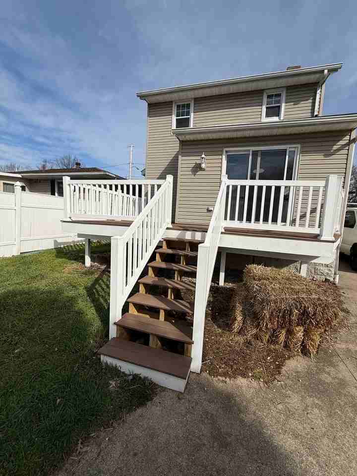 2002 Cramer Ave - Photo 2 of 9