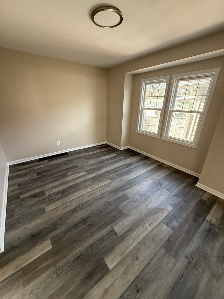 2002 Cramer Ave - Photo 5 of 9