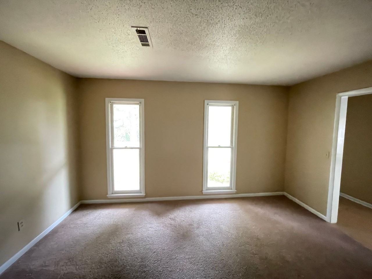 125 Wynn Rd - Photo 4 of 19