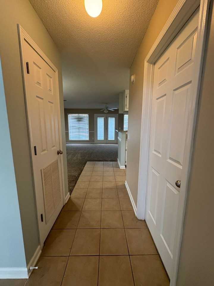 207 Camden Dr - Photo 3 of 32