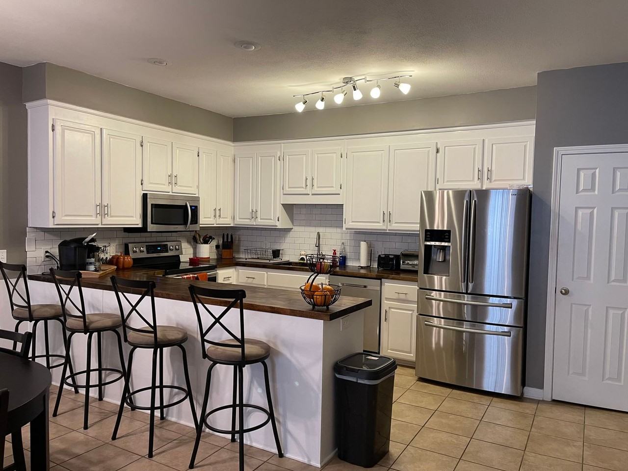 136 Concord Ave - Photo 4 of 30