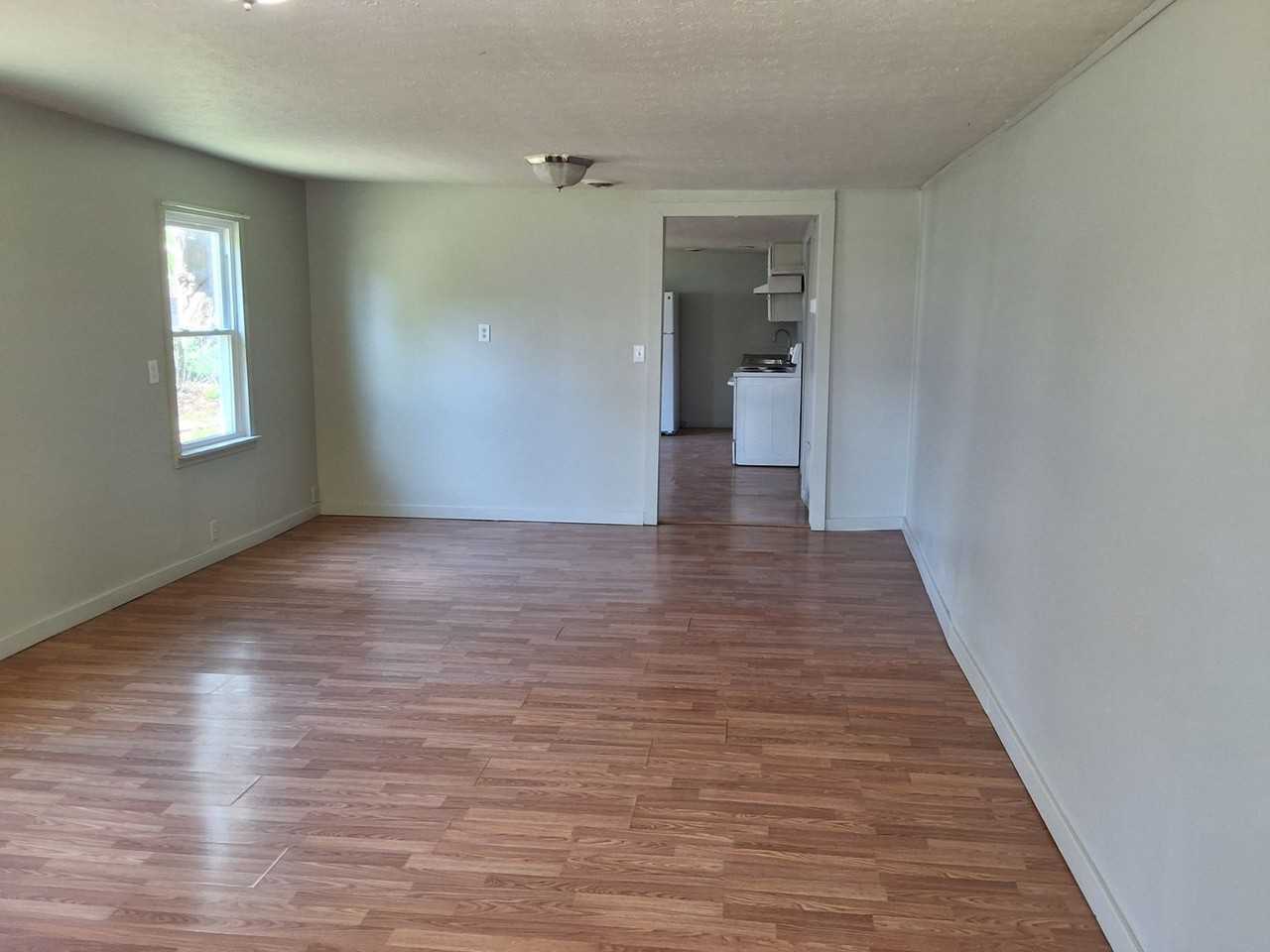 401 Smith St - Photo 2 of 18