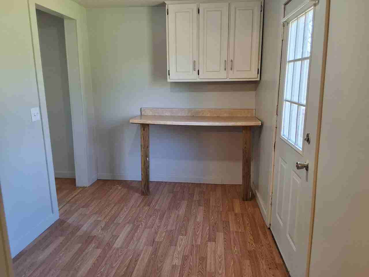 401 Smith St - Photo 6 of 18