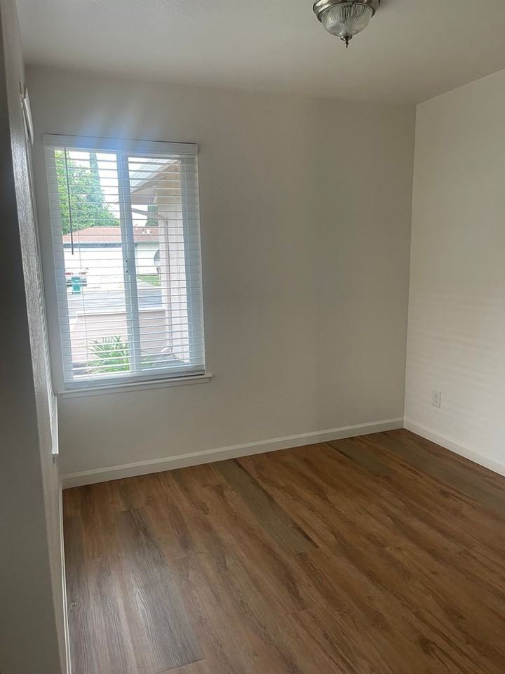 1768 Crestwood Cir - Photo 4 of 9