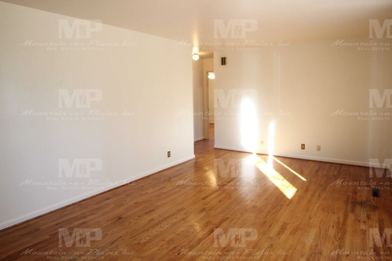 1215 Lynnwood Dr - Photo 3 of 16