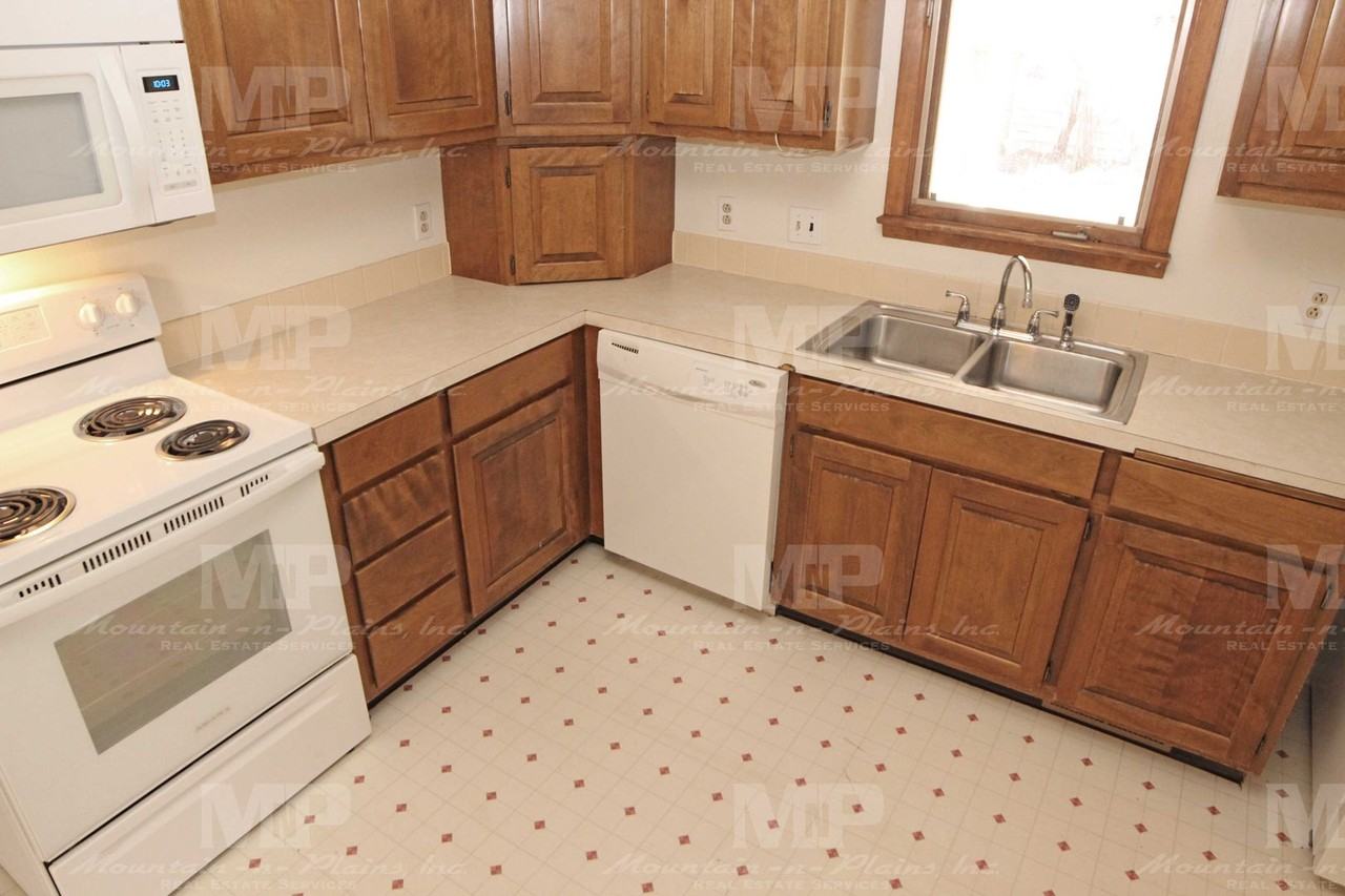 1215 Lynnwood Dr - Photo 6 of 16