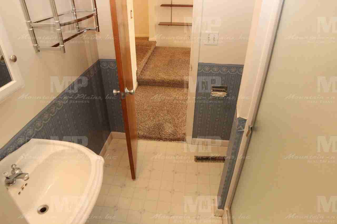 1215 Lynnwood Dr - Photo 7 of 16