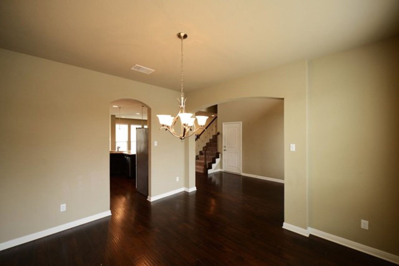 3711 Castleton Dr - Photo 3 of 24