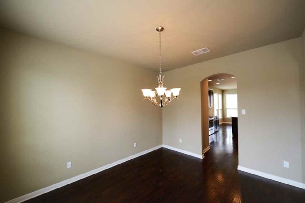 3711 Castleton Dr - Photo 4 of 24