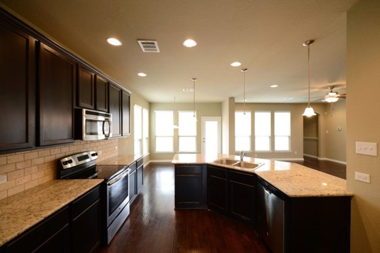 3711 Castleton Dr - Photo 6 of 24