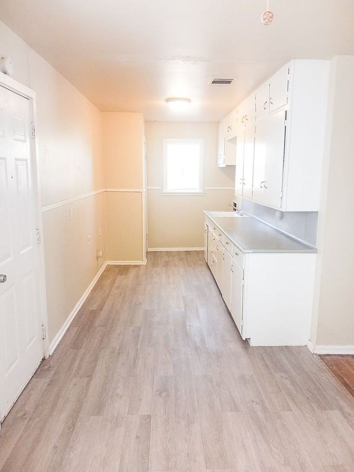 2510 Avenue T - Photo 6 of 18