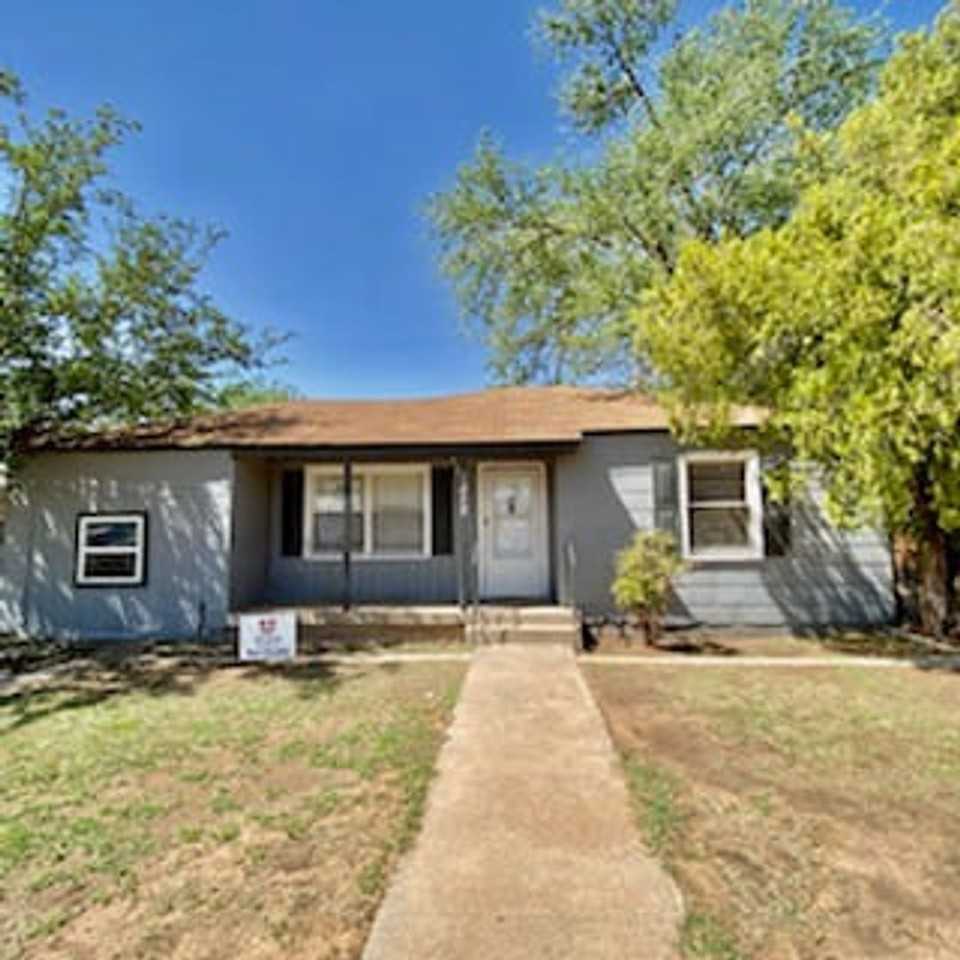 1312 40th St - Photo 2 of 9