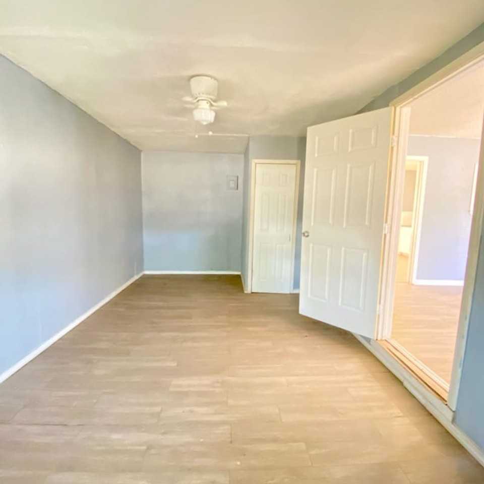 1312 40th St - Photo 5 of 9