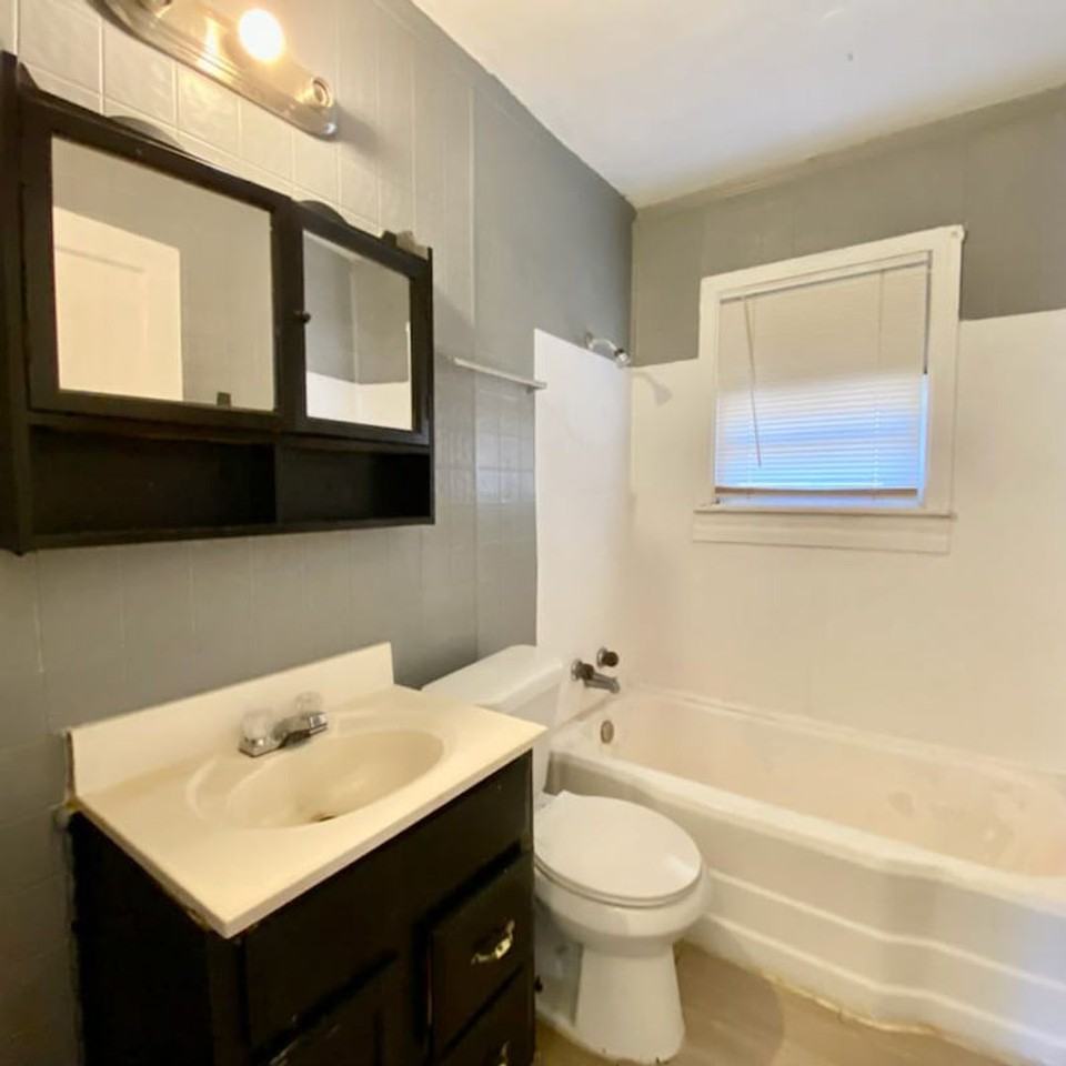 1312 40th St - Photo 6 of 9