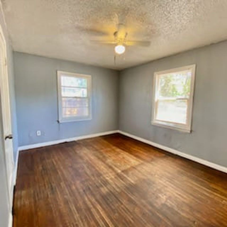 1312 40th St - Photo 7 of 9