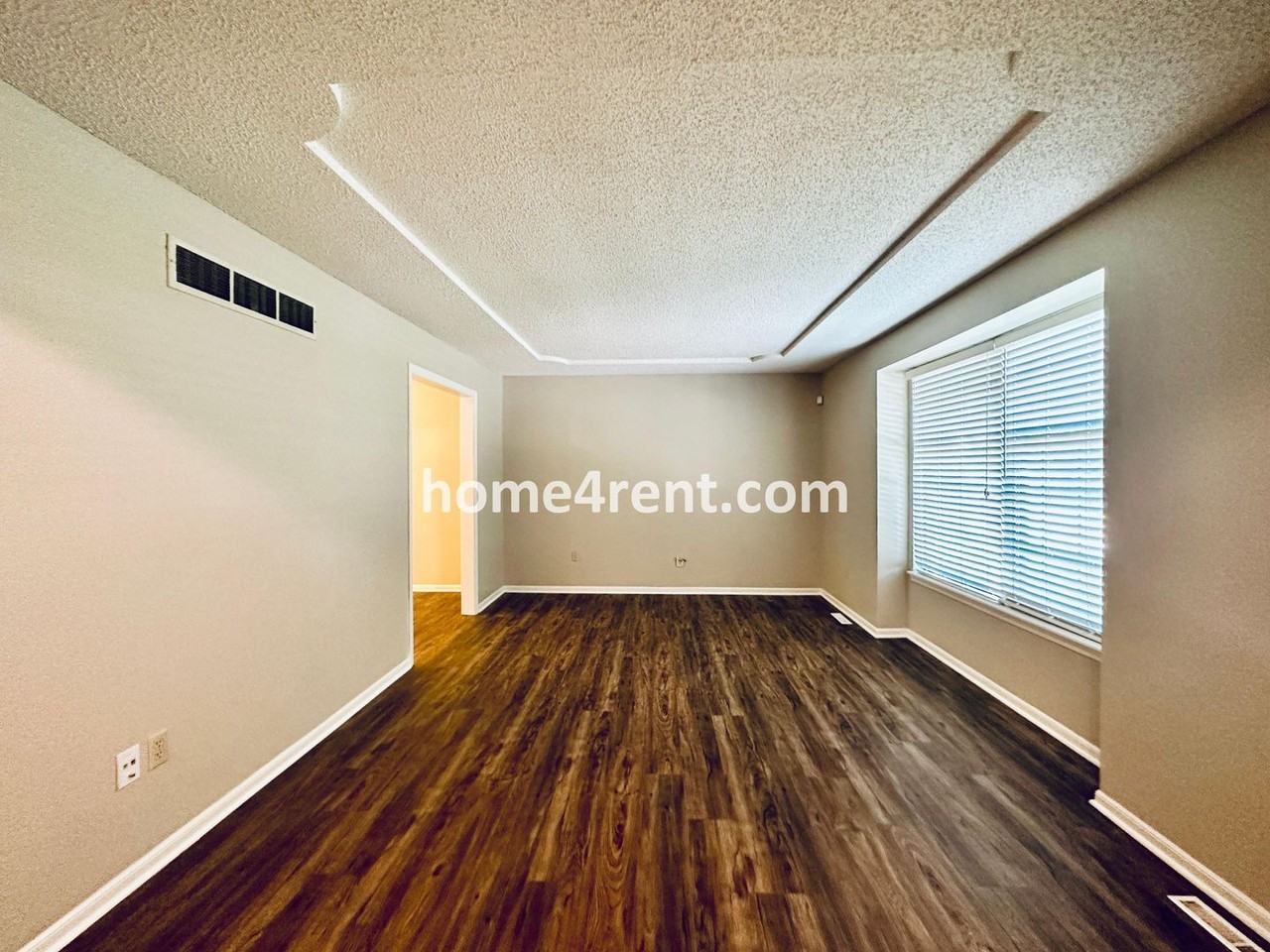 10595 Gillette St - Photo 3 of 33