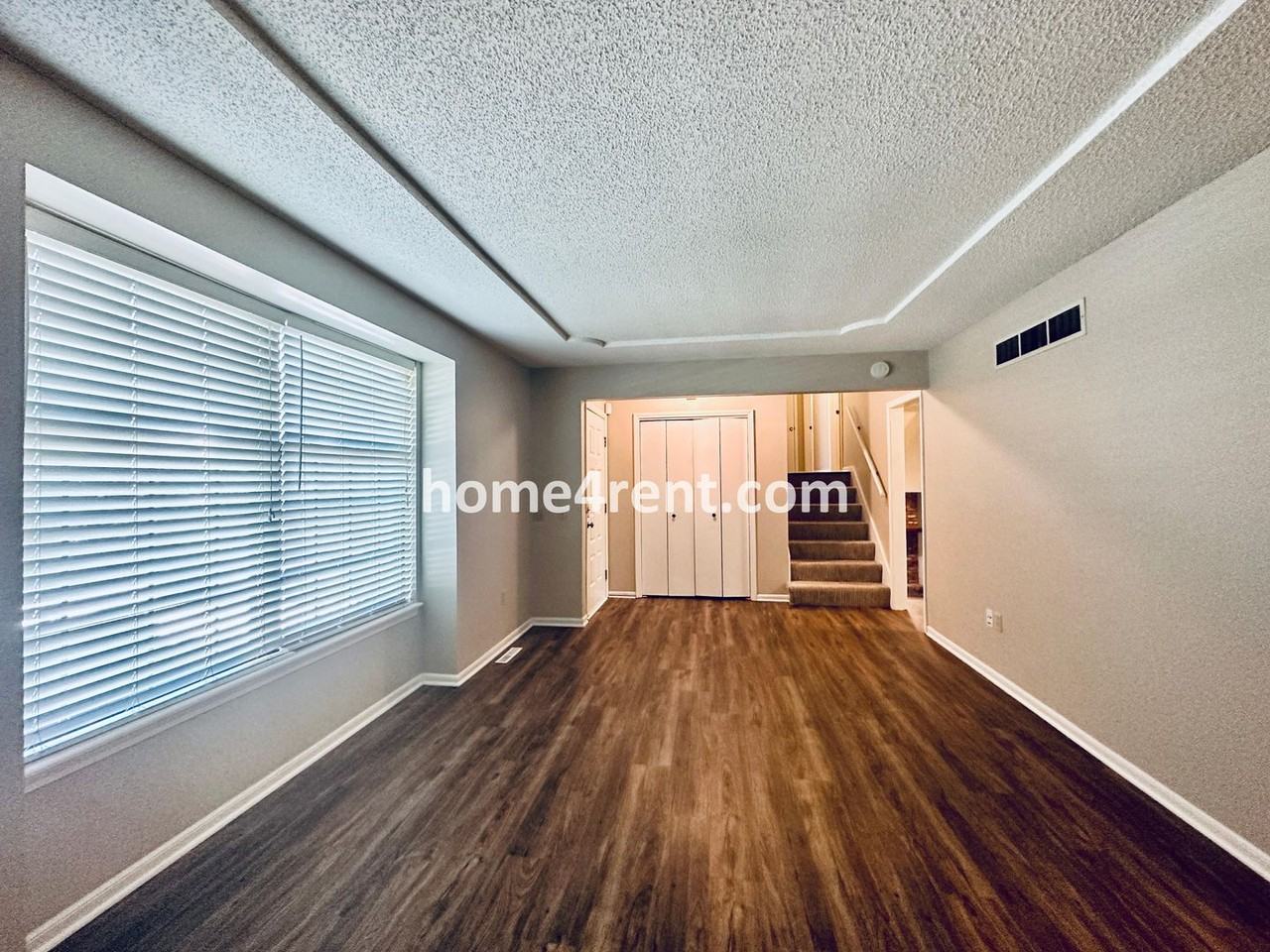 10595 Gillette St - Photo 4 of 33