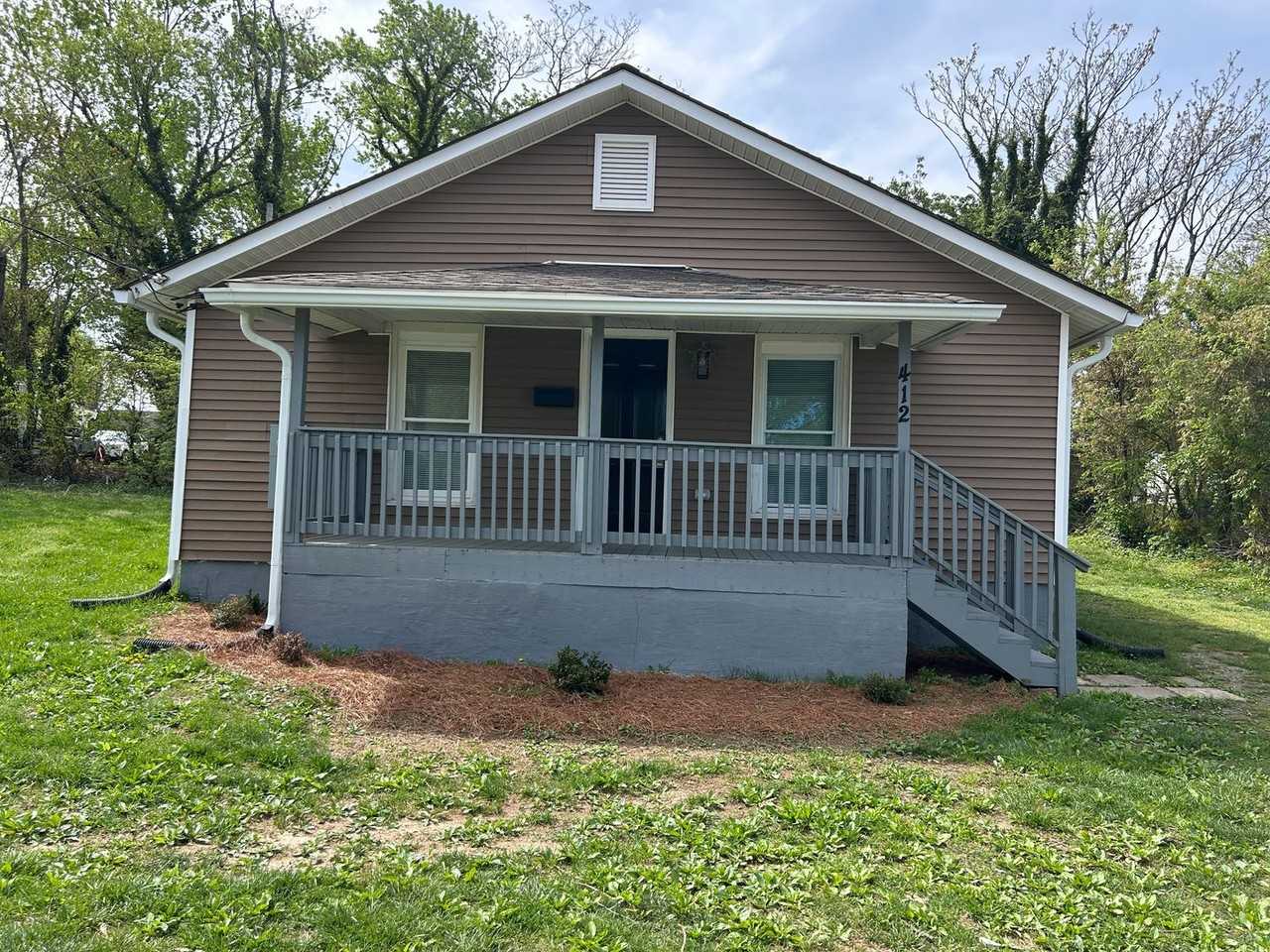 412 W 27th St - Photo 2 of 11