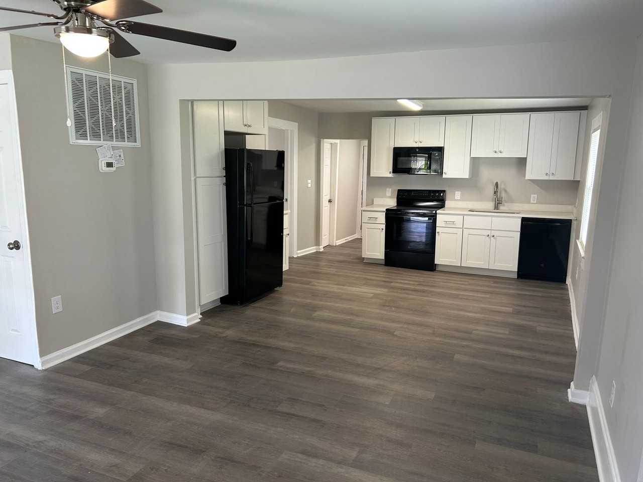 412 W 27th St - Photo 3 of 11