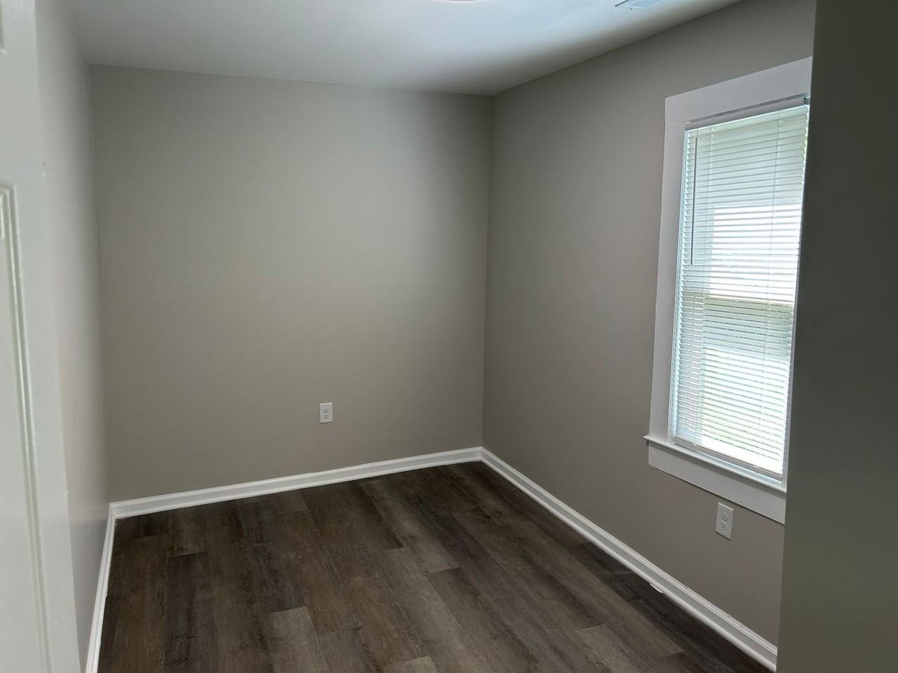 412 W 27th St - Photo 6 of 11