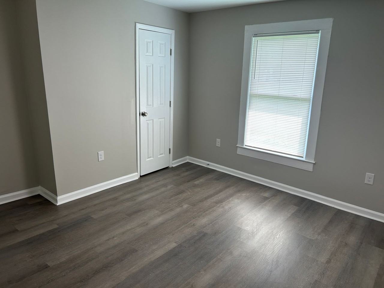 412 W 27th St - Photo 7 of 11