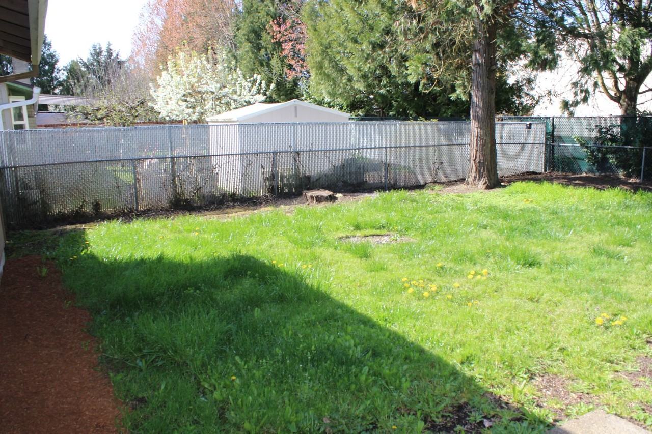 2271 Ne Kathryn St - Photo 2 of 18