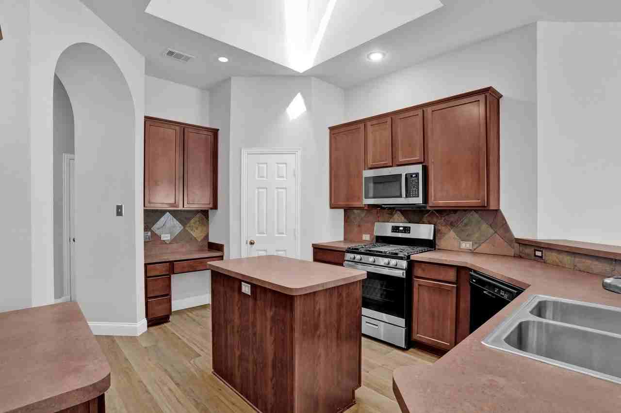 1804 Barton Springs Ct - Photo 4 of 25