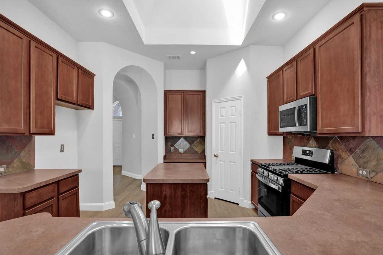 1804 Barton Springs Ct - Photo 5 of 25