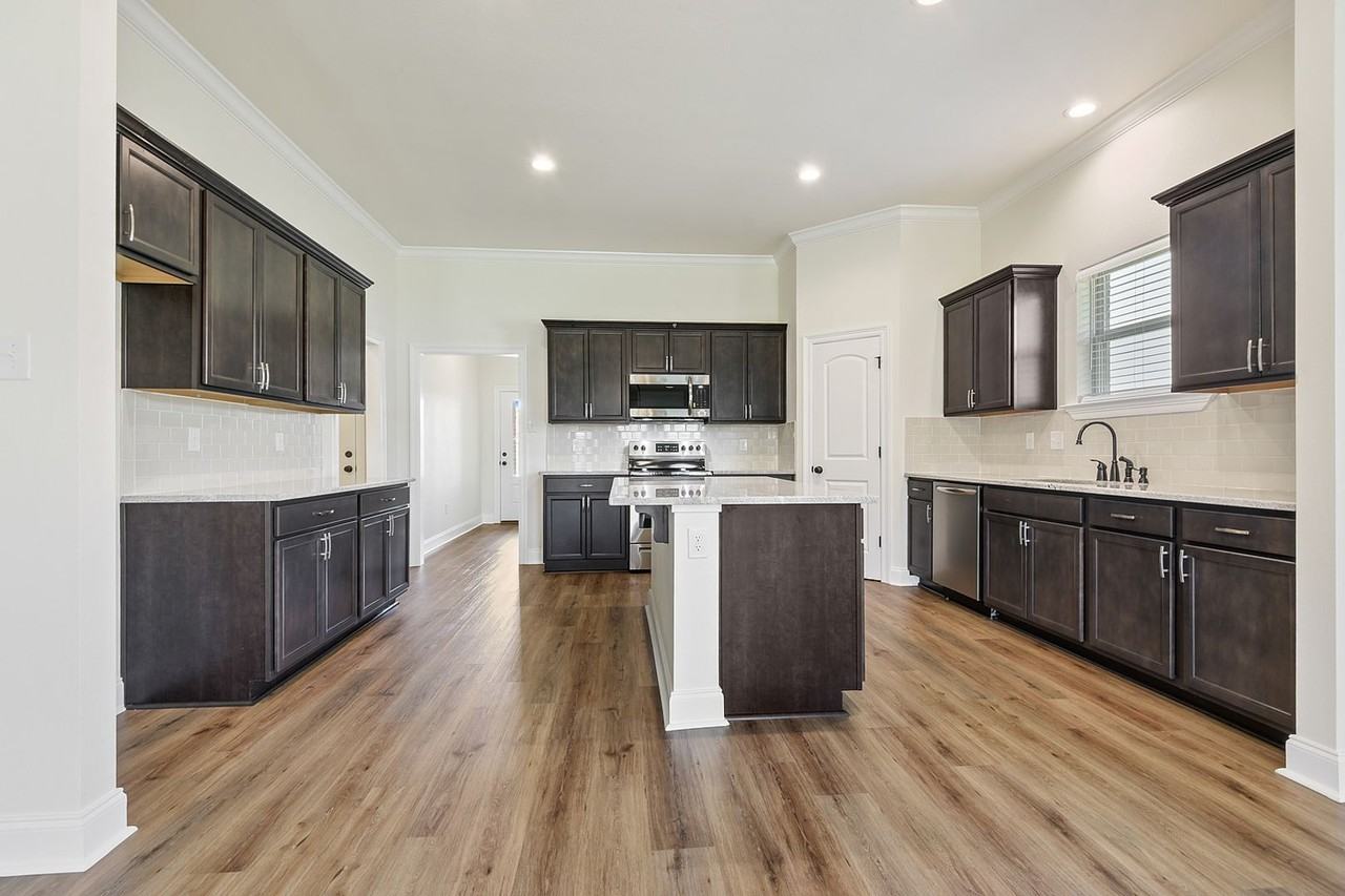 1535 Rangeland Ave - Photo 7 of 10